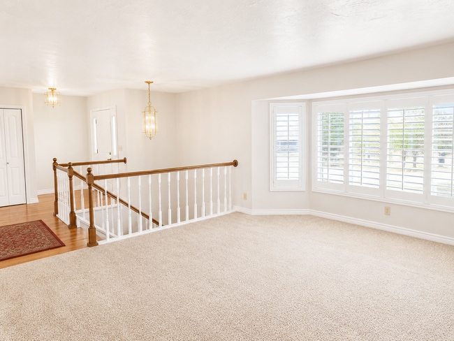 Photo - Lovely 6 bedroom home located on a quiet cul-de-sac