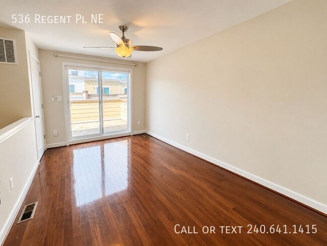 Photo - 536 Regent Pl NE