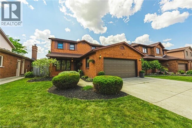 Photo - 39 Parkwood Crescent