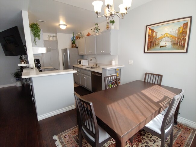 5403 Newcastle Ave Unidad 66