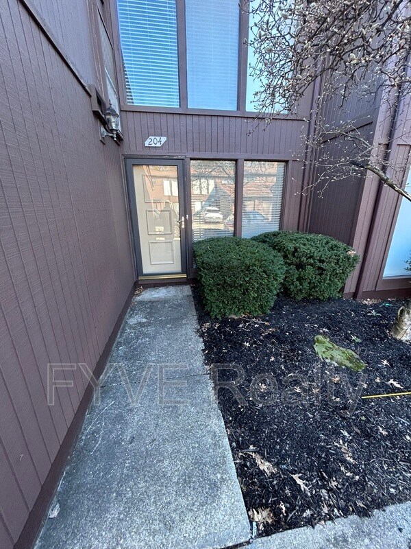 5590 Barton Rd Rental House Rental in North Olmsted, OH