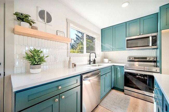 Photo - 1710 Johnson St