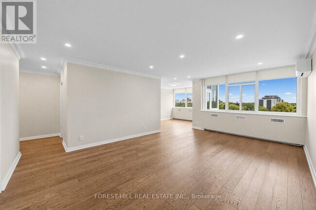 Photo - 561 Avenue Rd