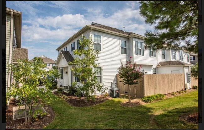 Photo - 1685 Halesworth Ln