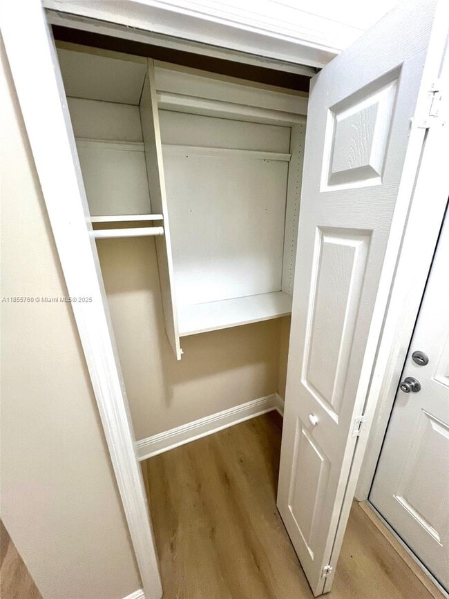 Photo - 8411 Biscayne Blvd Unidad 8