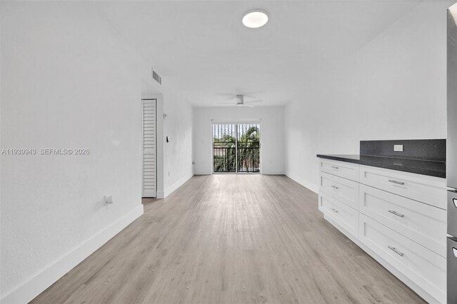 Photo - 1530 SW 2nd St Unit 301