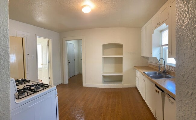 Photo - 1104 Wallace St