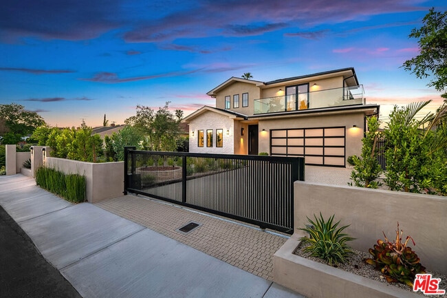 Photo - 12427 Cumpston St