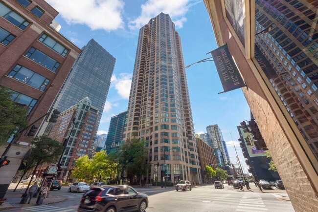 Building Photo - 400 N La Salle Dr Unit 4112