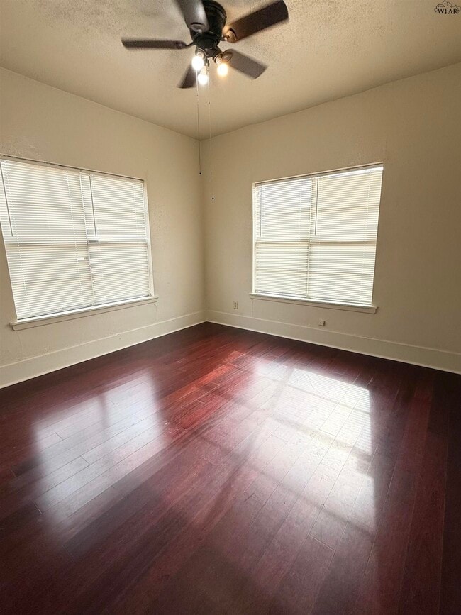 Photo - 2137 Avenue E