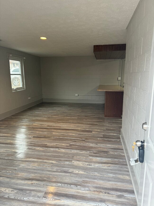 Photo - 116 W Dawes Ave