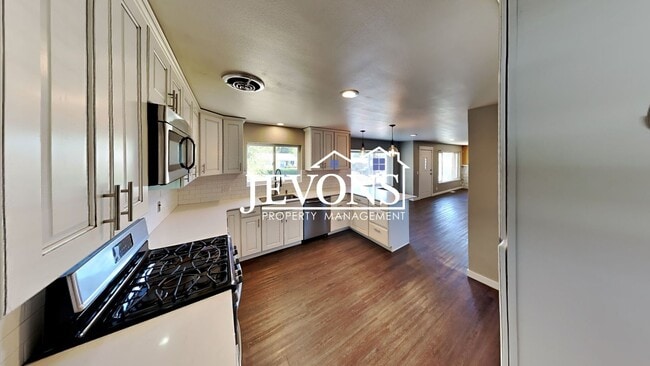 Photo - Near Randall Park - Charming home with two kitchens and washer/dryer included!