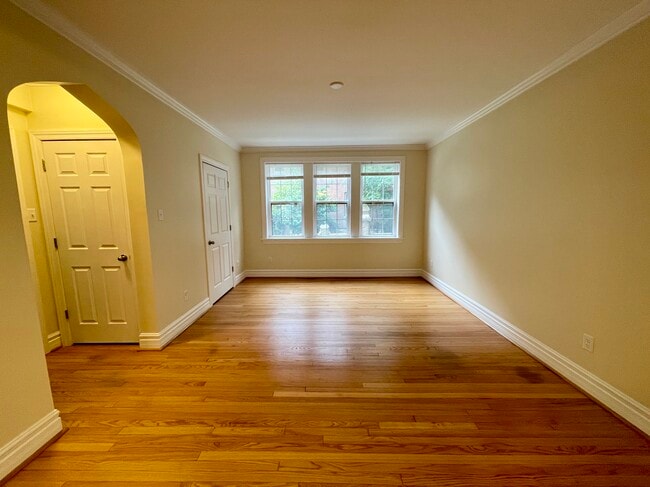 6219 N Rosebury Ave. Living Room w 2 Huge Closets - Rosebury Rentals