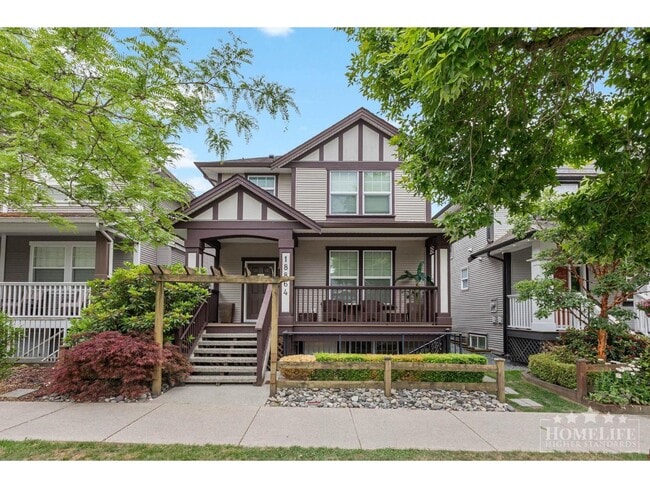 Photo - 18864-18868 68 Ave