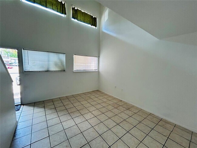 Photo - 3912 Crayrich Cir Unidad 305