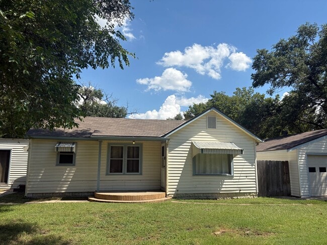 Building Photo - Beautiful 3 bedroom 2 bathroom Rental