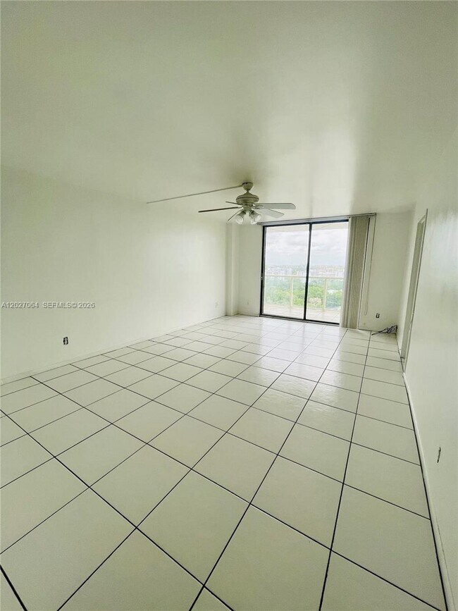 Photo - 13499 Biscayne Blvd Unidad 1613
