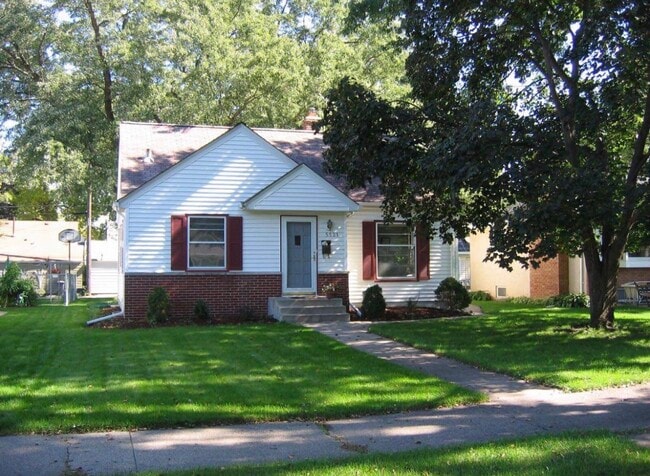Building Photo - 5521 James Ave S