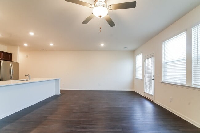 Photo - 410 Ruths Dr