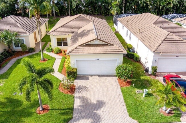 Building Photo - 806 SW Rocky Bayou Terrace Rental