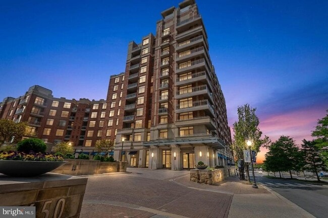 Building Photo - 3600 S Glebe Rd Unit 330W