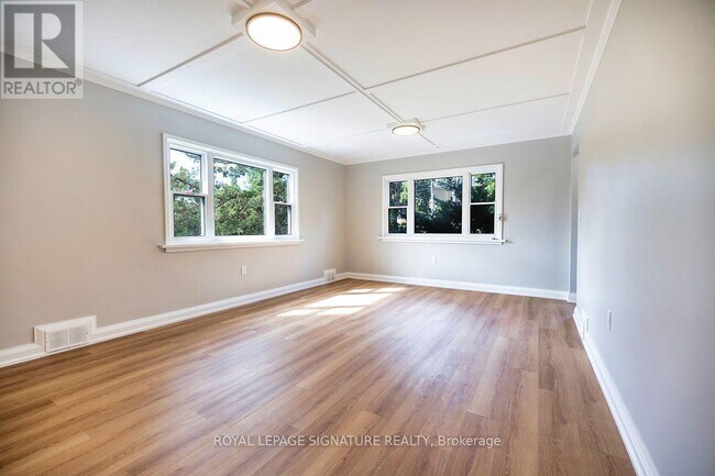 Photo - 688 Aylmer St N