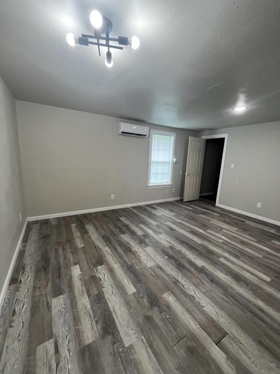 Photo - 106 4th St