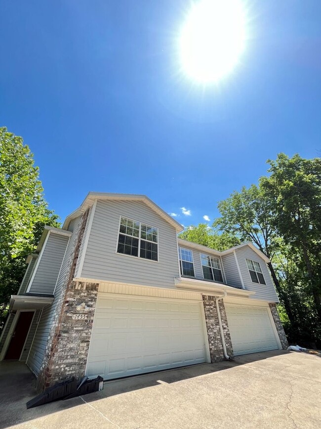 3 bedroom 2 bath townhome near campus, 2 c... - 3 bedroom 2 bath townhome near campus, 2 c...