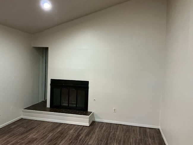 Photo - 2 bed, 1 bath with a 1 car garage duplex for rent in Moore near NW 27th and Shields.  New Paint a...