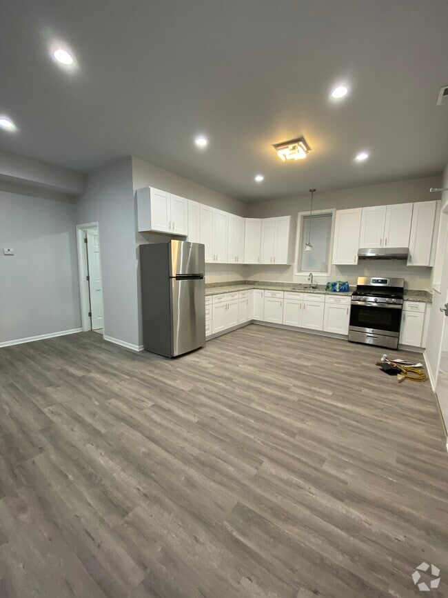 Building Photo - 2893 S Archer Ave Unit 3 Rental