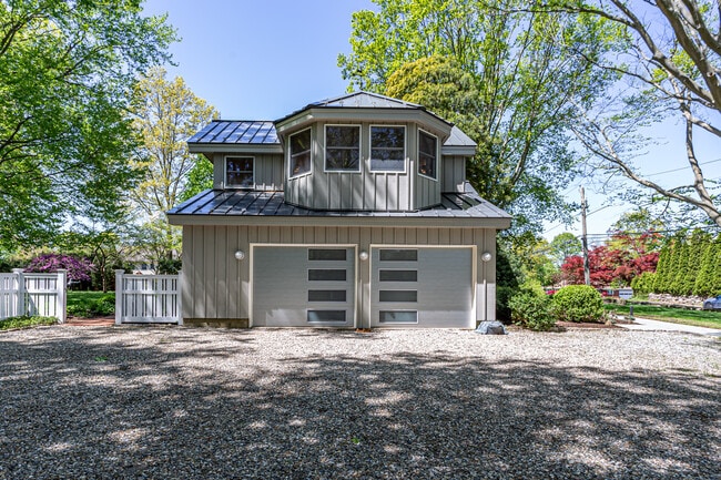 View from driveway - 109 Murray St Unit Studio