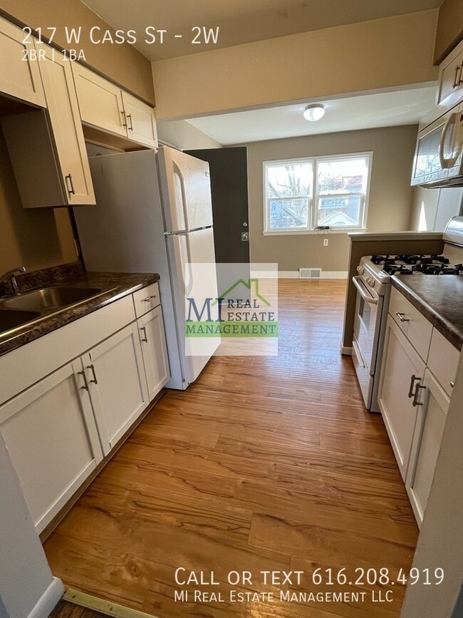 Building Photo - 217 W Cass St Unit 2W Rental
