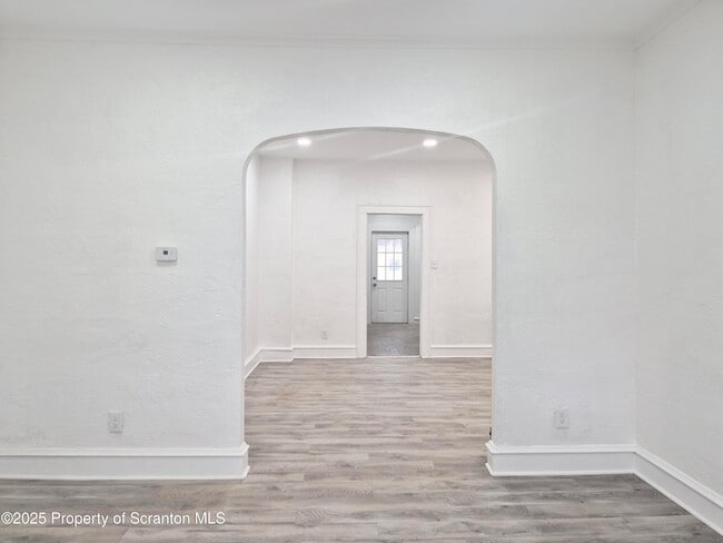 Photo - 1758 Wayne Ave