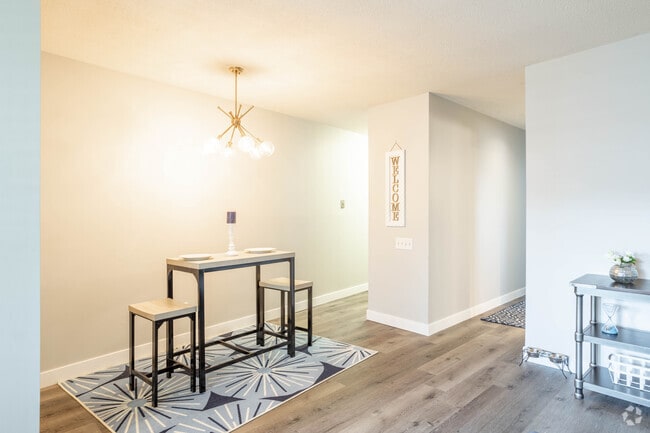 2BR, 1BA - 793SF