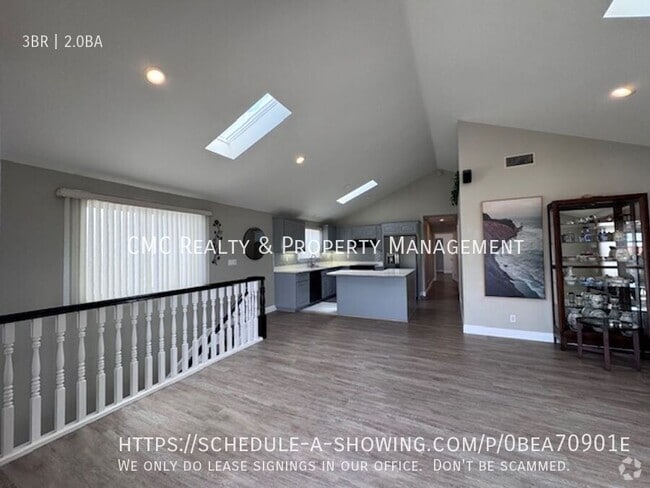 Building Photo - 54 Pomona-Upstairs Unit Upstairs Rental