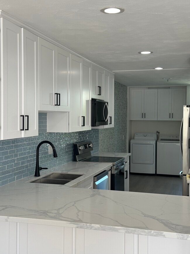 New Kitchen - 16512 Harbour Ln Casa Adosada