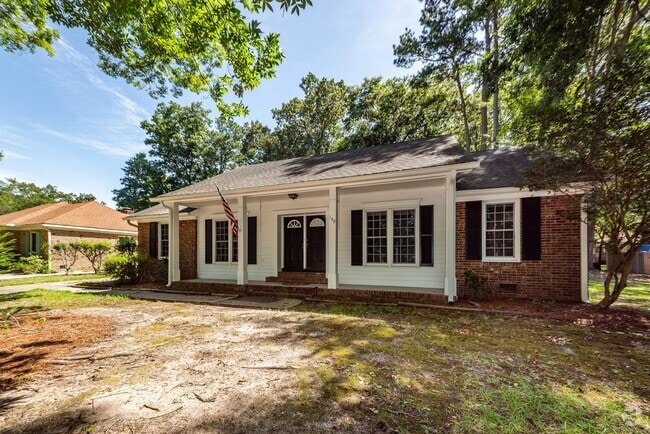 Building Photo - 3 Bedroom 2 Bath Home in Kings Grant - Sum...