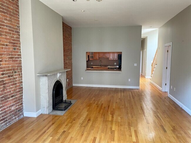 Photo - 123 Newbury St Unit 4