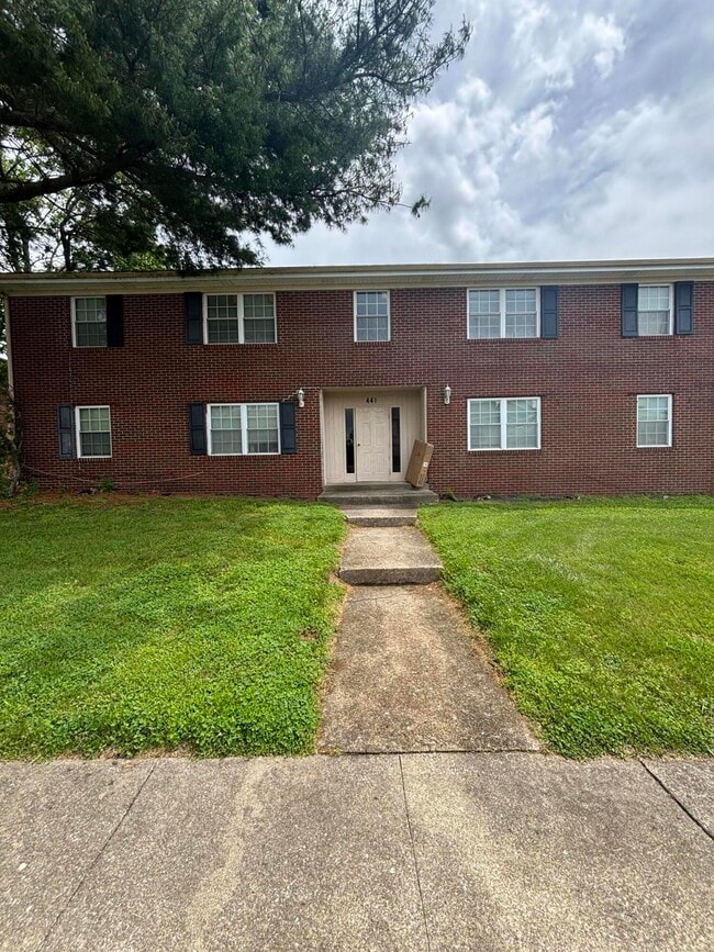 Building Photo - 441 Lenney Dr Unit 2
