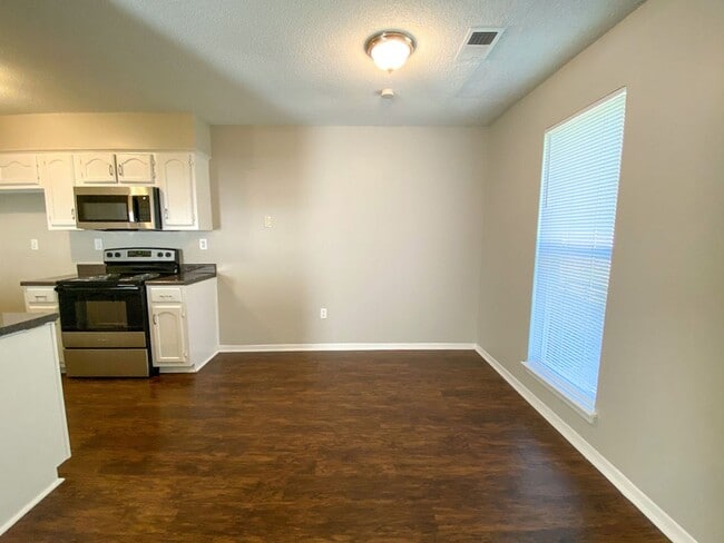 Photo - 3 bed, 2 bath in Horn Lake (ss appliances,...