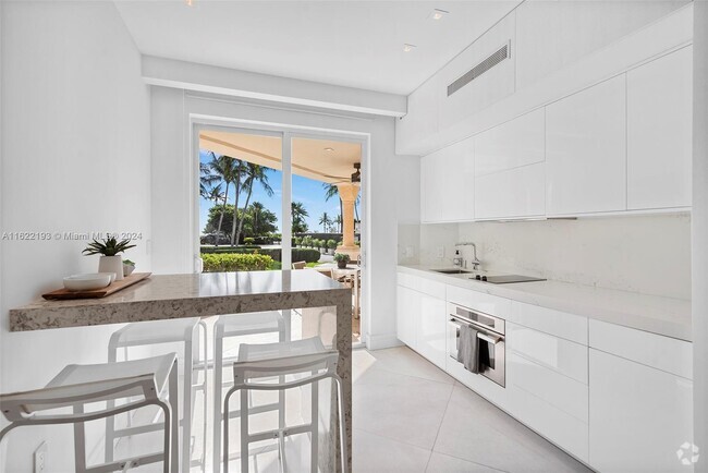 Building Photo - 15512 Fisher Island Dr Unit 15512 Rental