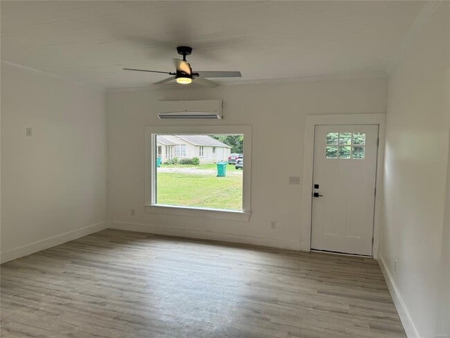 Photo - 220 Ashurst Ave