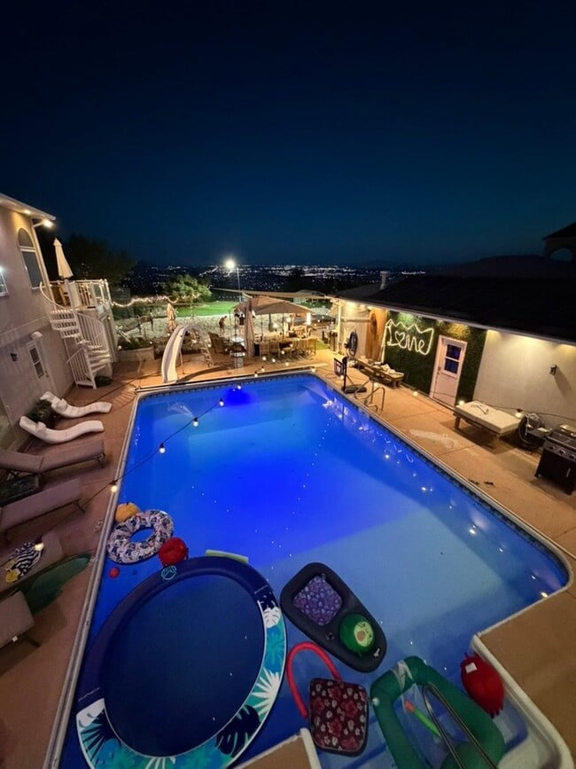 Photo - 149 W 4050 N