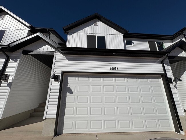 Building Photo - BRAND NEW & Pet Friendly