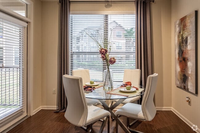 2 Br, Dining Room