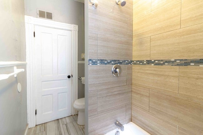 5628-02 Bathroom View 2 - 5628 Jackson St