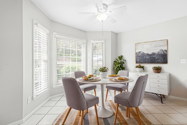 Photo - 6736 Queen Annes Dr