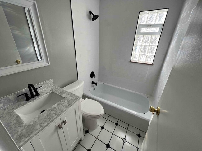 Photo - 2519 Indianola Ave Unidad A