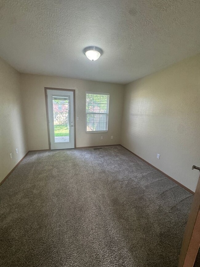 1818-1820 North Cedarcrest Ave