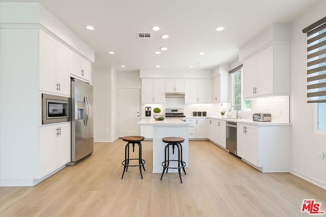 Photo - 111 Benchmark